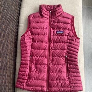 XS Patagonia Women’s Down Sweater Vest Maroon Puffer Lightweight Pockets